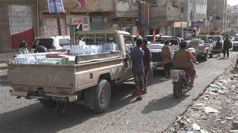 أبناء العدين يسيّرون قافلة لدعم الجيش الوطني في جبهات القتال غربي تعز