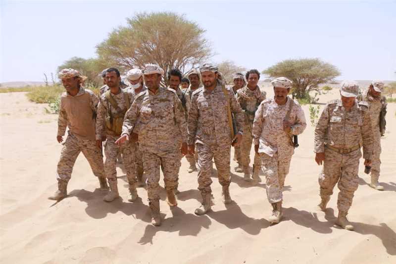 رئيس الأركان يدعو أبناء الشعب اليمني إلى الالتفاف والدعم والمساندة للجيش الوطني في معركته ضد مليشيا الحوثي