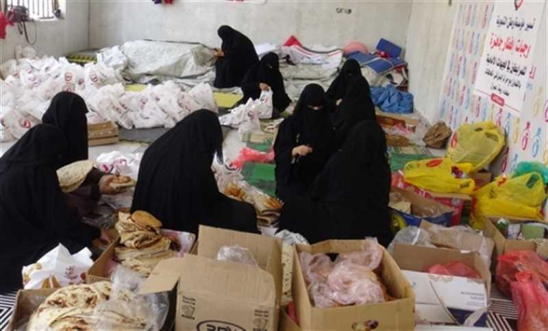 حرائر صعدة وعمران وريمة يسيّرن وجبات إفطار للمرابطين في جبهات القتال