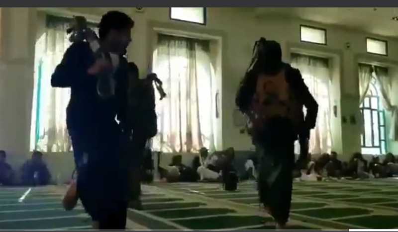 وزارة الأوقاف تدين منع الحوثيين المصلين من أداء صلاة التراويح واعتداءاتهم على المساجد