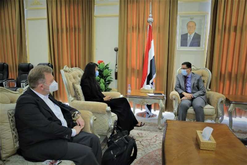 بن مبارك يلتقي فريق لجنة العقوبات ويشدد على التدقيق فيما يرده من معلومات ووثائق