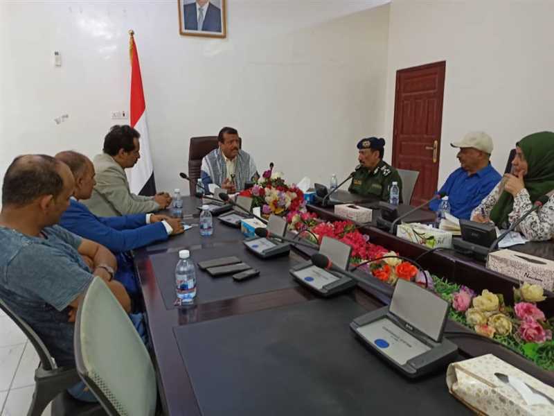 أعضاء اللجنة الوطنية للتحقيق في الانتهاكات يزورون مأرب