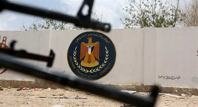 اللجنة الدولية لحماية الصحفيين تطالب الانتقالي بإنهاء اقتحاماته لوسائل الإعلام بعدن