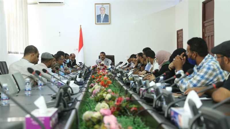 اجتماع لكتلة المياه والإصحاح البيئي يناقش احتياجات مخيمات النازحين بمأرب