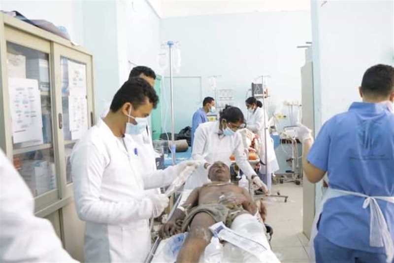 استشهاد وإصابة 13 مدنياً بينهم أطفال بصاروخ حوثي استهدف حيّاً سكنياً بمأرب (صور)