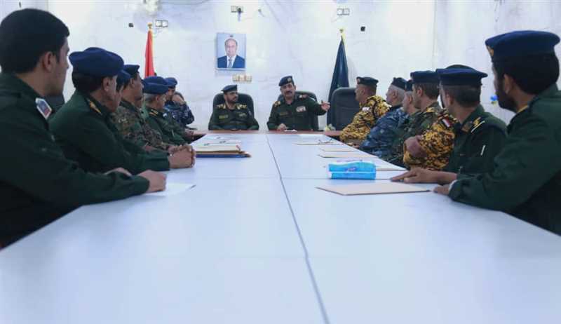 وزير الداخلية يتراس اجتماعاً موسعاً بمأرب لعدد من مدراء عموم الشرطة في المحافظات