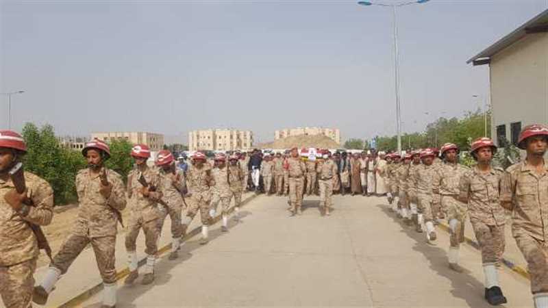 تشييع رسمي وشعبي لجثمان الشهيد البطل العميد عباد الحليسي بمارب