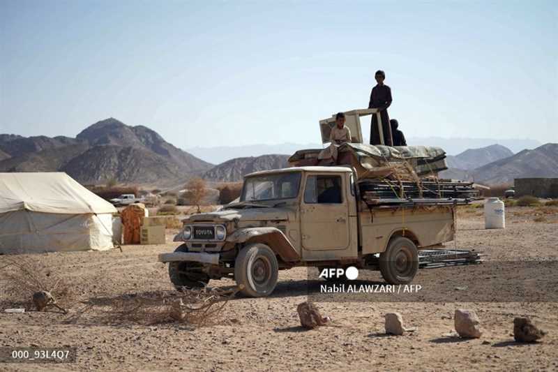 مأرب: الأمطار وتضاريس الصحراء تفاقم معاناة النازحين في ٧٣ مخيما