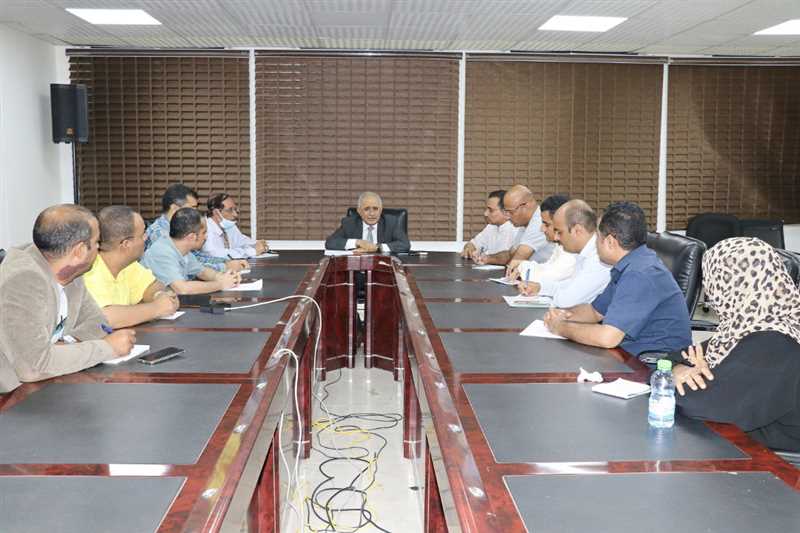 حمل المخالفين المسؤولية الكاملة عن التبعات.. البنك المركزي يوجه البنوك التجارية والإسلامية بسرعة نقل مراكز إدارة عملياتها إلى عدن