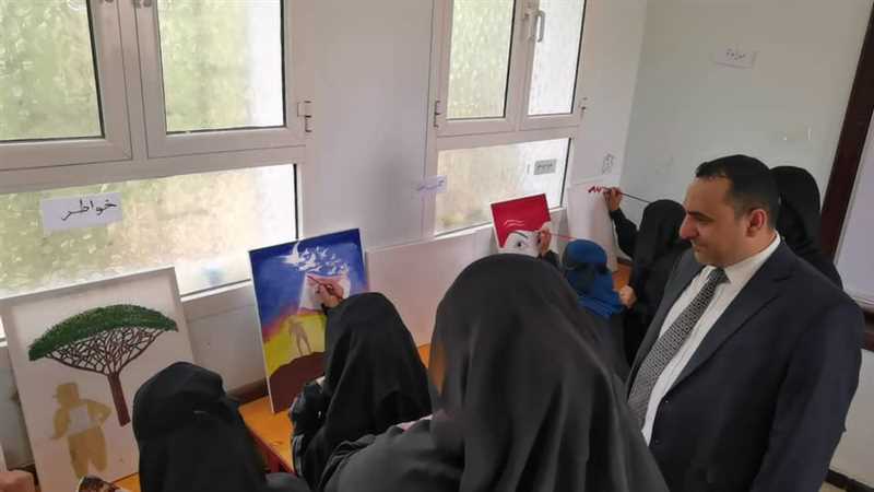 وكيل وزارة الشباب والرياضة لقطاع الشباب يطلع على سير عمل المراكز الصيفية بمأرب