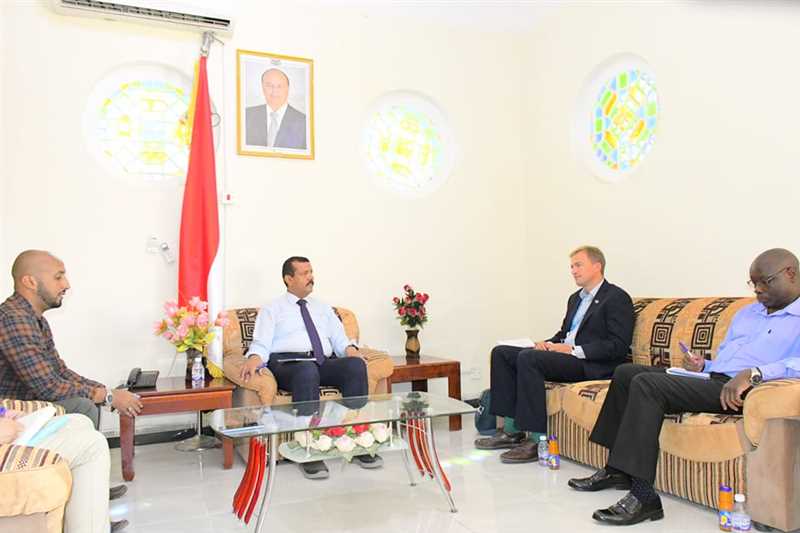 استقبلت 60% من نازحي اليمن.. السلطة المحلية بمأرب تناقش مع الأوتشا واليونيسيف مستجدات الوضع الإنساني في المحافظة