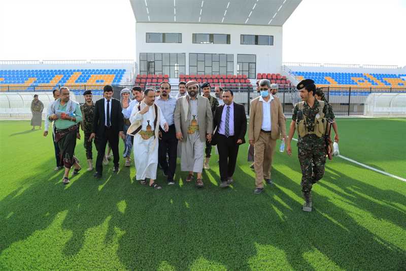محافظ مأرب يتفقد الملعب الأولمبي في المدينة بعد الانتهاء منه