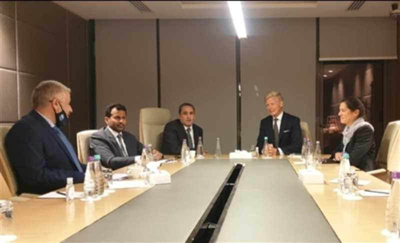 عبدالرزاق الهجري يلتقي المبعوث الأممي ويؤكد دعم الإصلاح لجهود السلام