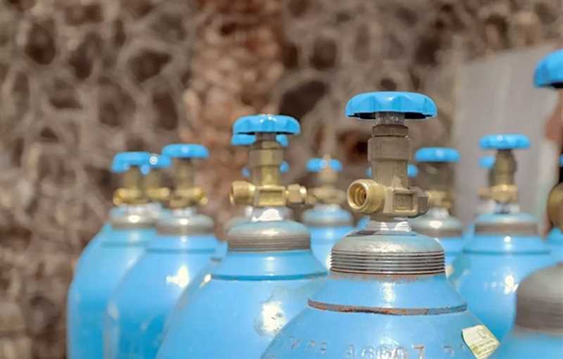 بتكلفة 4 مليون دولار.. وزارة الصحة تدشن العمل بإنشاء 14 مصنعا لإنتاج الأكسجين في المحافظات المحررة