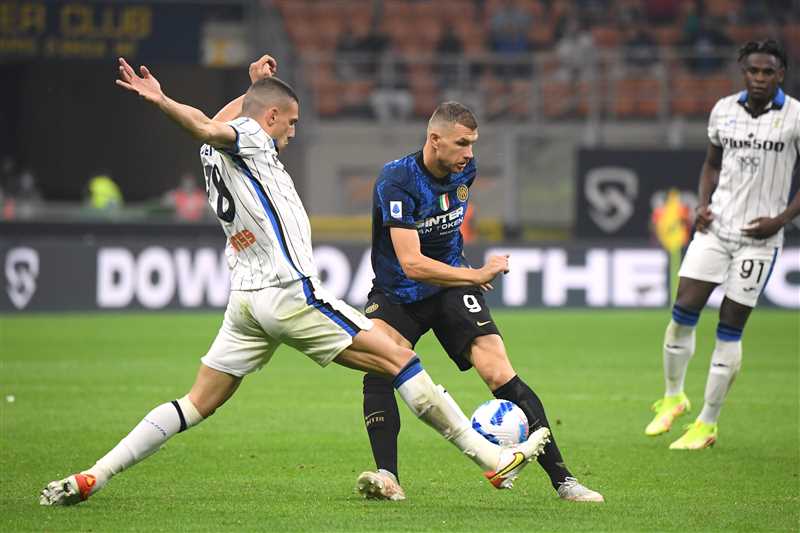 إنتر ميلان يتعادل مع أتالانتا في مباراة مثيرة ويفقد الصدارة