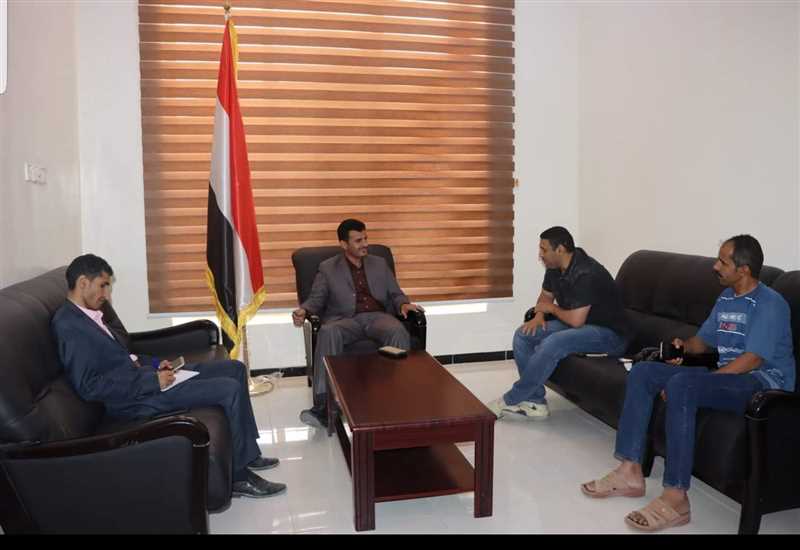 مدير الوحدة التنفيذية بمارب يناقش مع أطباء العالم الفرنسية التدخلات الصحية للمنظمة بالمحافظة.