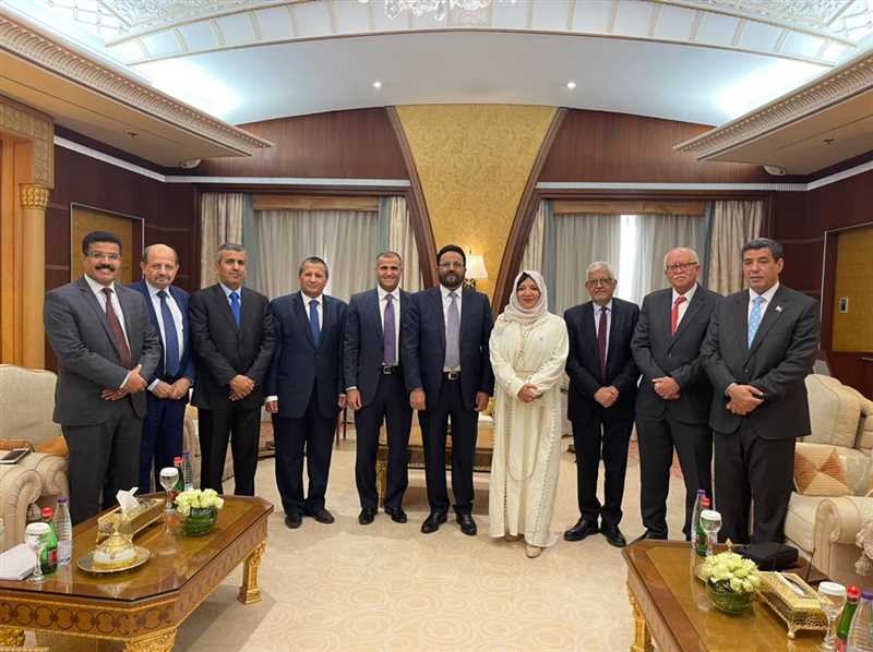 نائب رئيس مجلس القيادة الرئاسي محافظ مأرب يستقبل عددا من رؤساء البعثات الدبلوماسية لبلادنا​