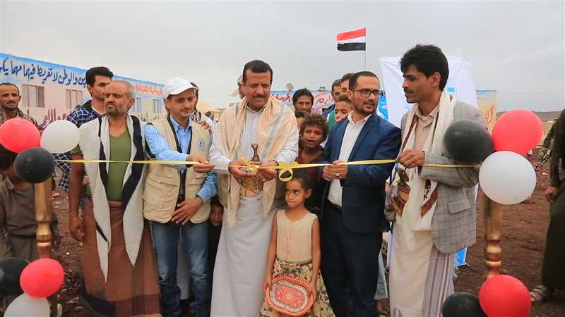 السلطة المحلية بمحافظة مأرب تتسلم مدرسة أساسية مؤقتة في مخيم الجفينة.