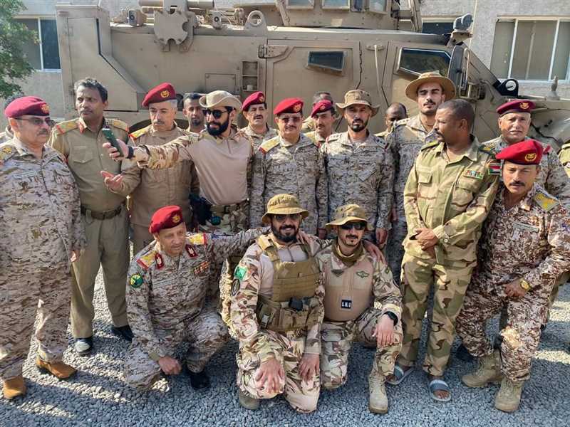 وزير الدفاع المقدشي يزور قيادة قوات التحالف بعدن ويتفقد الجرحى بمستشفى باصهيب العسكري