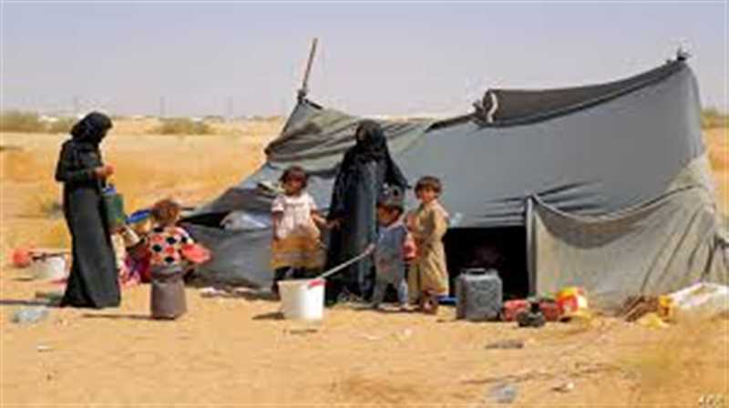 النازحون في العيد ..معاناة وأحزان تتجدد.(تقرير).