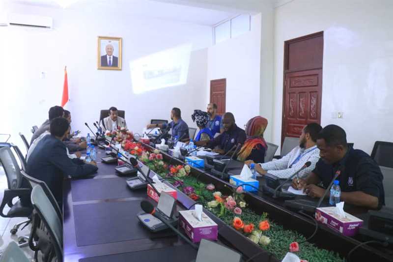 مناقشة بدء تنفيذ خطة العودة الطوعية للمهاجرين الأثيوبيين في مأرب.