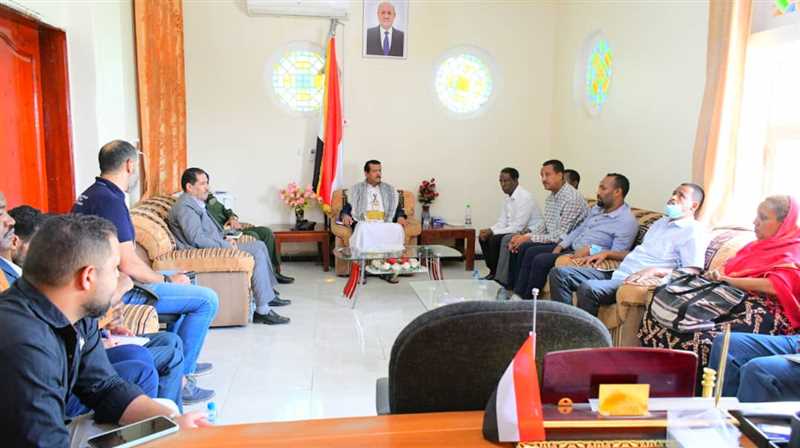 وكيل محافظة مارب يناقش مع وفد من الحكومة الإثيوبية أوضاع اللاجئين الاثيوبيين والخطوات التنفيذية لبدء المرحلة الأولى للراغبين بالعودة.