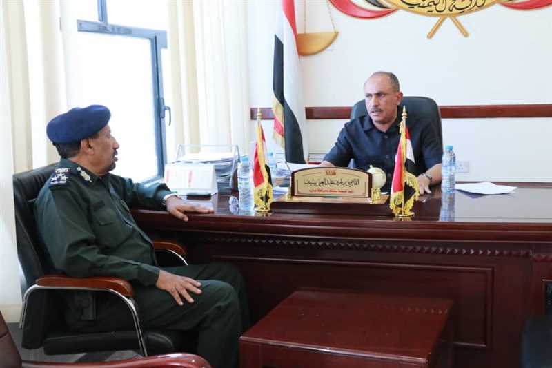 رئيس نيابة الاستئناف يناقش مع مدير عام شرطة مأرب سبل التعاون والتنسيق المشترك.