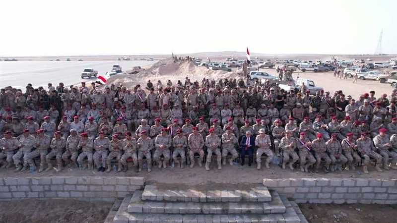 رئيس هيئة الأركان العامة يشهد عرضاً عسكرياً بمناسبة تدشين المرحلة الثانية من العام التدريبي