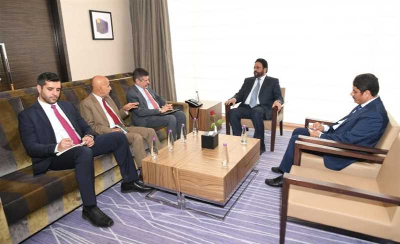 العرادة.. يلتقي السفير الأمريكي ويشدد على ضرورة إلزام مليشيا  الحوثي برفع الحصار عن مدينة تعز