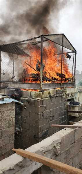 حريق في مخيم للنازحين بمارب  يحول فرحة العيد إلى مأساة .
