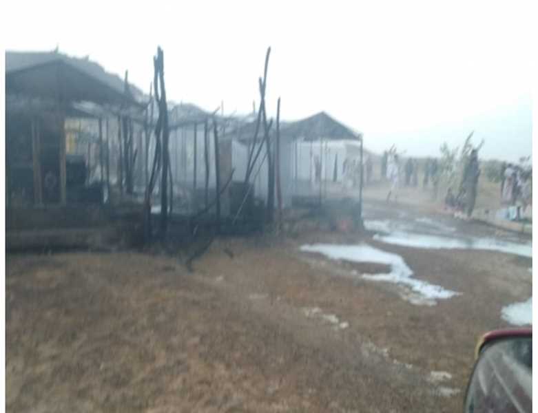 وفاة نازح وأصابة اخرين، بحريق في مخيم للنازحين بمأرب.