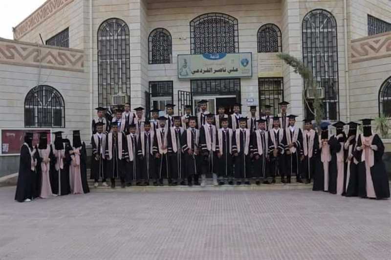 جامعة إقليم سبأ بمحافظة مأرب تحتفل بتخرج الدفعة الـثانية من كلية الإعلام.