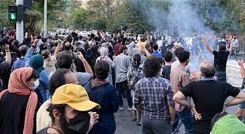 استمرار الاحتجاجات المناهضة للنظام الإيراني.. رغم الانقطاع الواسع للإنترنت