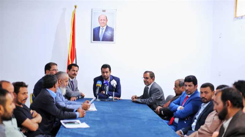 وزير التربية يعقد اجتماعاً موسعاً لمناقشة سير العملية التعليمية في مأرب.