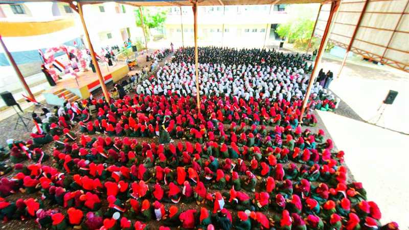 استمرار الاحتفالات بالعيد الوطني..طالبات مدرسة الشهيد يحتفلن بالعيد الستين لثورة 26 سبتمبر المجيدة