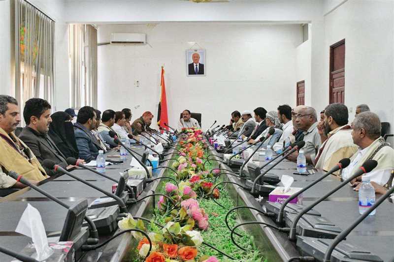 تنفيذي مارب مظاهر الاحتفال الرسمية والشعبية يؤكد تمسك مأرب بمبادئ وأهداف ومكتسبات الثورة والمضي لاستكمال ما تبقى منها.