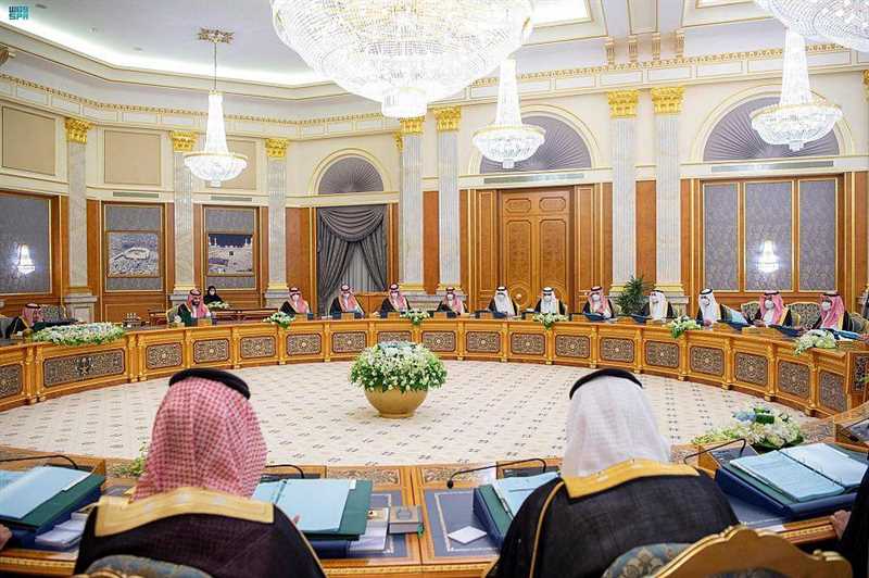 مجلس الوزراء السعودي يجدد دعوة المملكة للمجتمع الدولي لتصنيف ميليشيا الحوثي جماعة إرهابية.