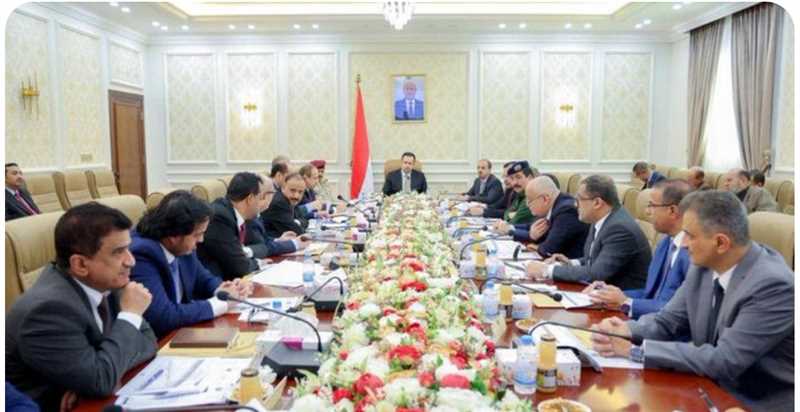 الحكومة تقر اول حزمة سياسات لتنفيذ قرار تصنيف مليشيا الحوثي منظمة إرهابية.