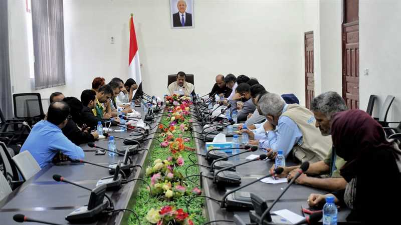 السلطة المحلية تعرب عن استيائها من المعاملة التمييزية ضد النازحين في مارب من قبل  (الأوتشا)وتناشد بالتحرك الجاد لسد فجوة الغذاء.