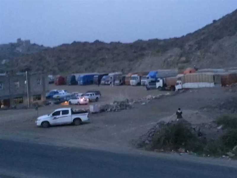 الحكومة:تدين احتجاز مليشيا الحوثي شاحنات الدقيق في المنافذ واستخدامه كسلاح تجويع يهدد حيات اليمنيين.