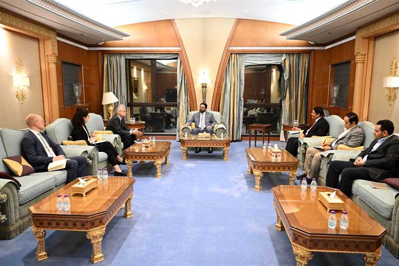 عضو مجلس القيادة العرادة يشيد بالدور الإيجابي الذي تلعبه مملكة السويد للمساعدة في حل الأزمة اليمنية.