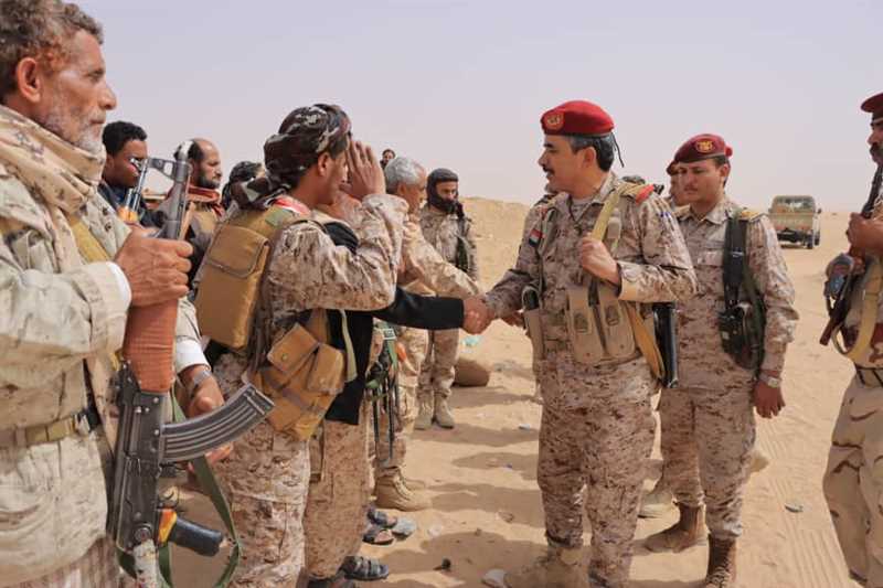 رئيس هيئة العمليات يتفقد المقاتلين الأبطال شرق مدينة الحزم.