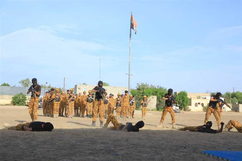 شرطة المنشآت بمأرب تحتفل بتأهيل دفعة من منتسبيها بمهارات تخصصية.