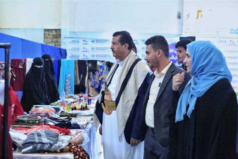 افتتاح معرض سبأ التسويقي لعرض منتجات النازحات بمأرب