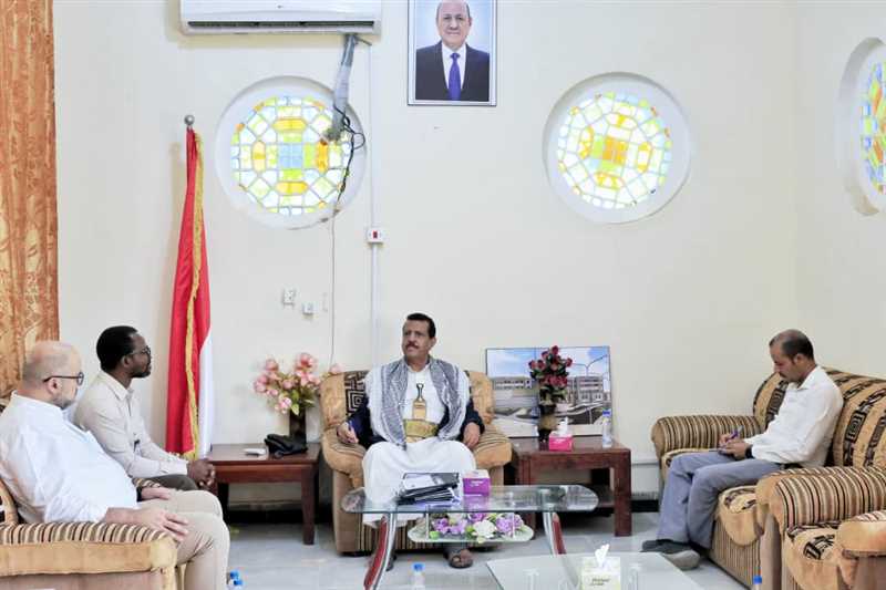 وكيل مأرب يبحث مع منظمتي "أكتد" والصليب الأحمر التدخلات الانسانية في المحافظة.