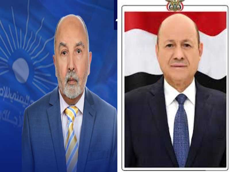 رئيس مجلس القيادة الرئاسي يزور اليدومي ويطمئن على صحته.