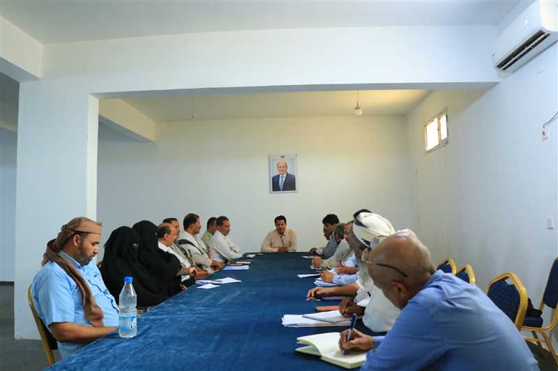 مكتب التربية بمأرب يناقش عددا من القضايا التربوية استعدادا للعام الدراسي الجديد