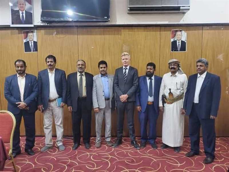 الأحزاب والقوى السياسية بمارب تؤكد أن الطريق إلى السلام يمر عبر المرجعيات الثلاث الأساسية.