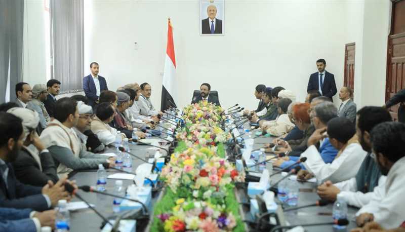 العرادة يترأس اجتماع المكتب التنفيذي لمحافظة مأرب ويعلن بدء الإجراءات العملية لتشغيل مطار مأرب، والمنحة الكويتية للصيانة العمرية للمحطة الغازية .