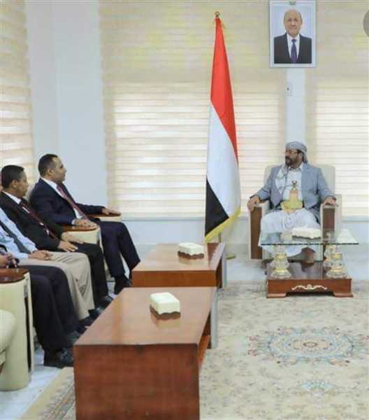 العرادة يلتقي فريق حكومي لتقييم الأداء إعداد مصفوفة الاحتياجات.